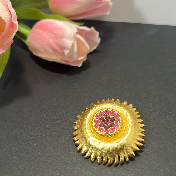 Nice Variety of Colors in This Sunburst Vintage Brooch - Picture 1 of 3